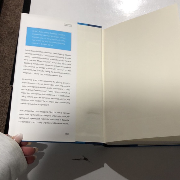 Olivia Joules and the Overactive Imagination by Helen Fielding hardcover book - Picture 4 of 6